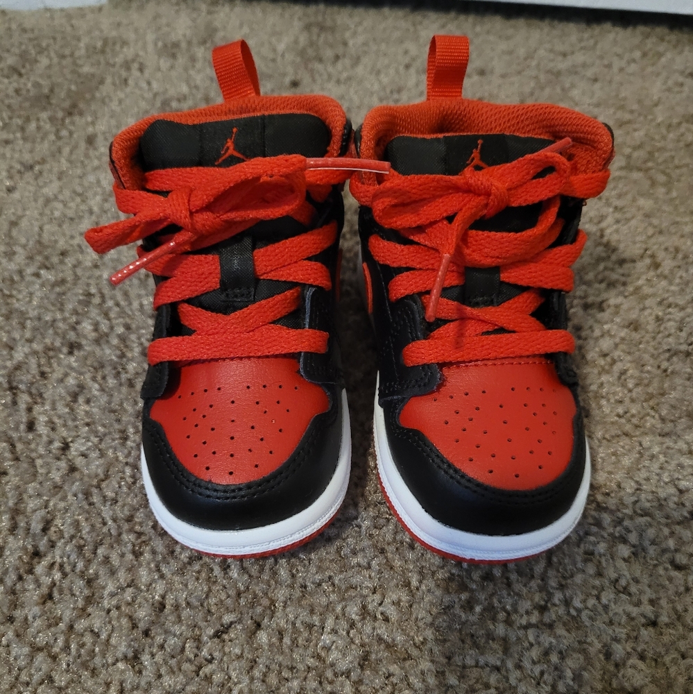 OFFERS✅️LIKE NEW Toddler Jordan 1 Sneakers 5C